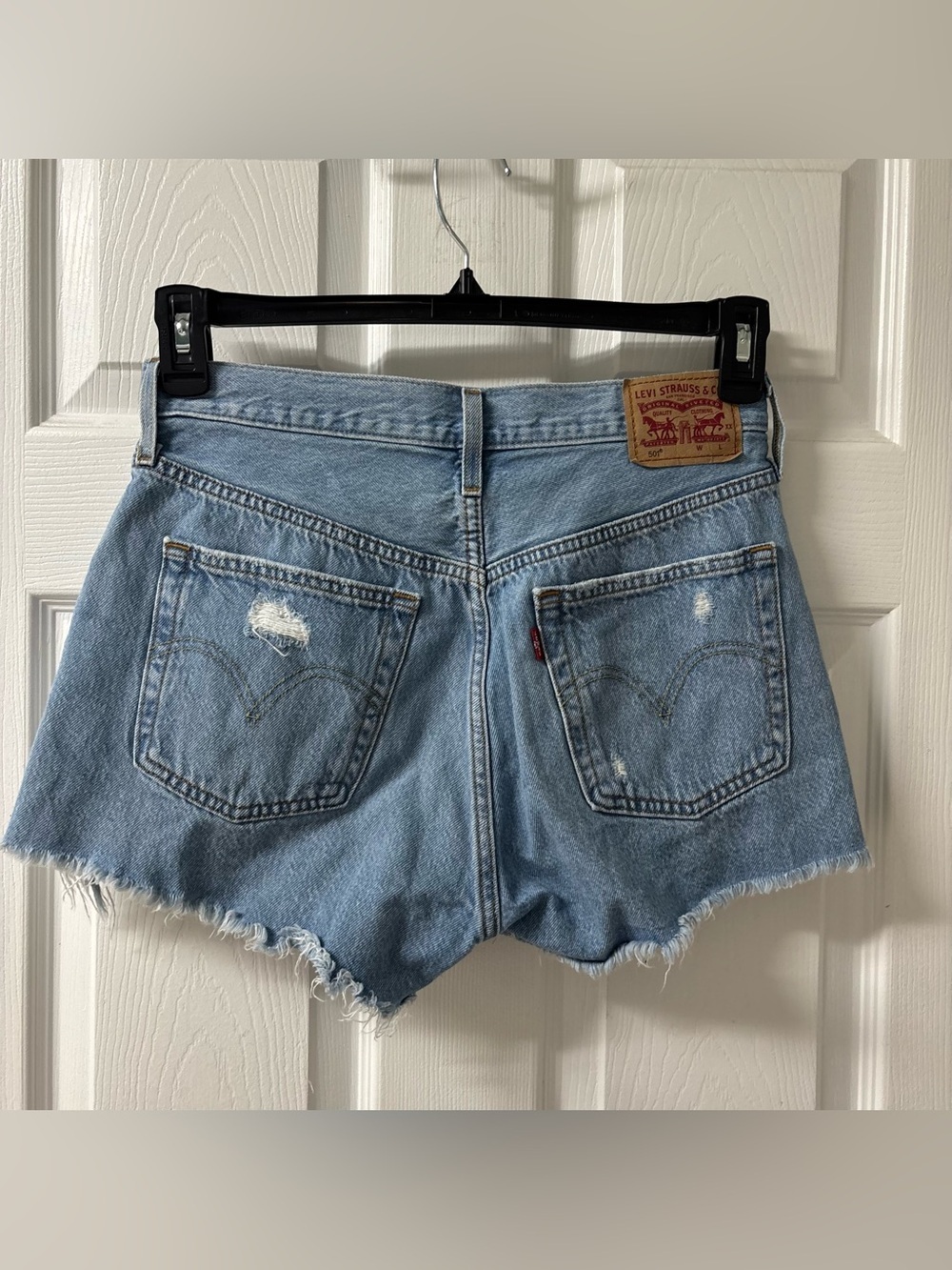 Levi's 501 Light Wash 100% Cotton Distressed Ripped Denim Shorts Women’s Size 27 - Picture 2 of 7